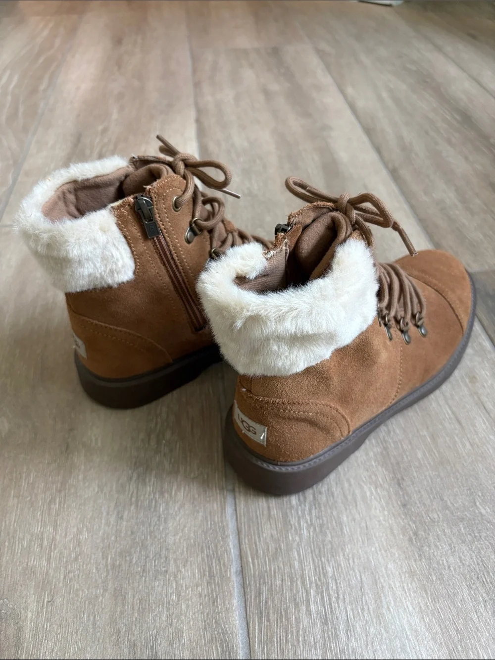 UGG Australia Azell Hiker Weather Boots Suede Lace-Up Chestnut Youth Size 6